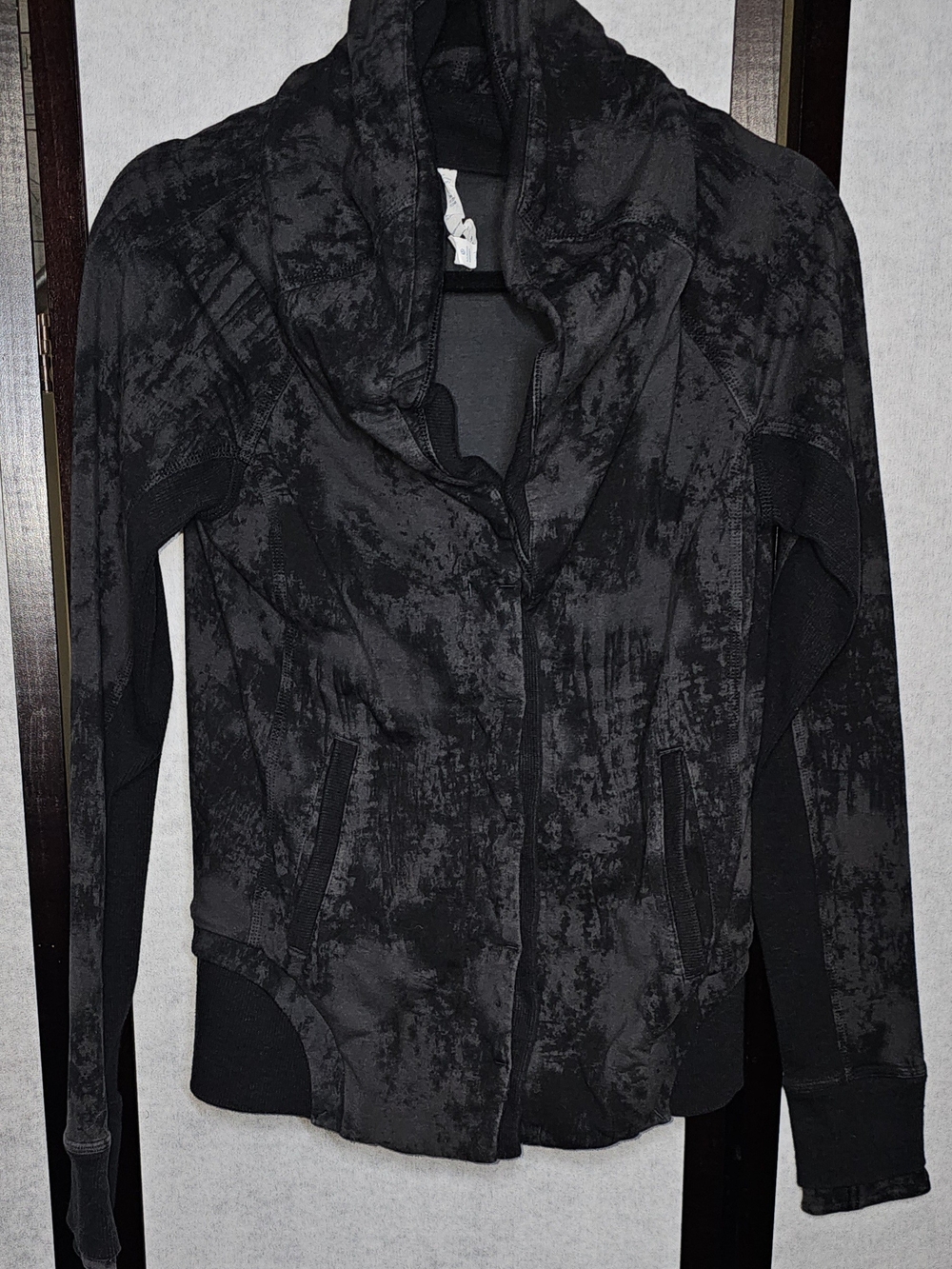 Lululemon Savasana Wrap - Dark Grey/Black Abstract Print (Size 6)